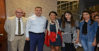 Terör Polisi Çocukları Tiyatroya Götürdü