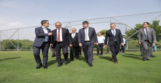 Alt Tarafı Arıtma Üst Tarafı Futbol Sahası