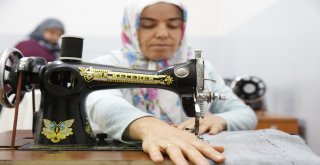 Şehitkamilli Kadınlar Kendi Elbiselerini Kendileri Dikiyor