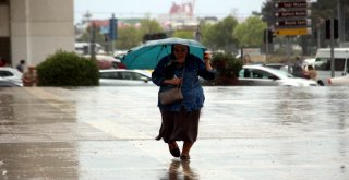 Samsundaki Sağanak Yağış Hayatı Olumsuz Etkiledi