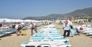 Alanya Belediyesi Ve Gönüllüler Damlataş Plajını Temizledi