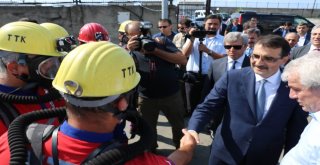 Enerji Bakanı Fatih Dönmez, Oruç Reis Gemisini Ziyaret Etti