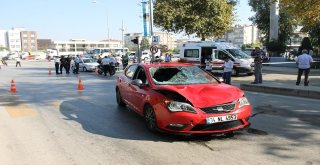 Otomobilin Çarptığı Yaya 30 Metre İleri Fırladı