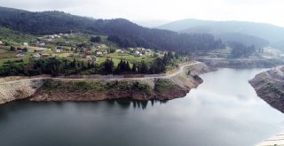 Etrafı Ormanlarla Çevrili Gölet Büyülüyor