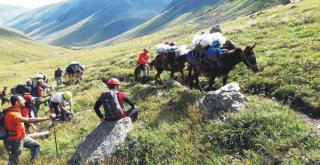 Adanalı Dağcılar Kaçkar Dağı Zirvesine Çıktı