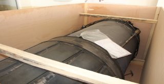 Okul Bahçesine Getirilen Dev Hediye Paketinden Phantom Savaş Uçağı Motoru Çıktı