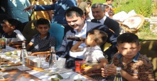 Çevre Ve Şehircilik Bakanı Murat Kurum, Parktaki Çocuklarla Sohbet Etti
