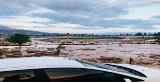 Antalyada 30 Dakikalık Yağmur Sele Neden Oldu