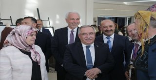 Kütahyada Zeybek Alayı Sahne Sunumu İle Erkek Koleksiyonu Sergisi