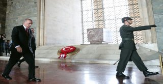 Cumhurbaşkanı Erdoğan Anıtkabiri Ziyaret Etti