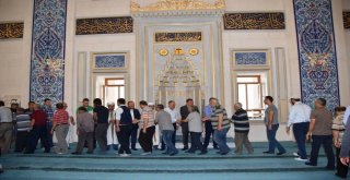 Bayram Namazı Sonrası Bayramlaşma