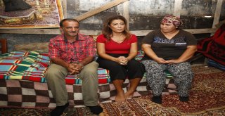 590 Lirayla 4 Çocuk Okutmaya Çalışan Babaya, Başkanın Eşinden Yardım Eli