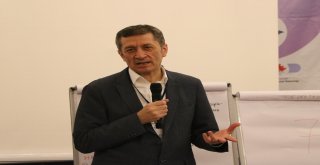 Bakan Selçuk Konferansa Katıldı