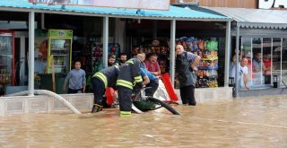 Erzurumda Sağanak Sele Dönüştü