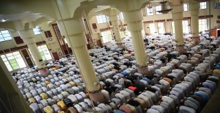 Tanzanyada Müslümanlar Bayram Namazı İçin Camileri Doldurdu