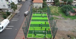 Ümraniyede Mini Futbol Sahalarıyla Çocuklar Doyasıya Eğleniyor