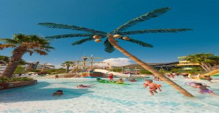 Sıcaktan Bunalanlar Plajlara, Su Parklarına Ve Milli Parka Koştu