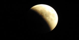 Manisada Kanlı Ay Tutulması Böyle Görüntülendi