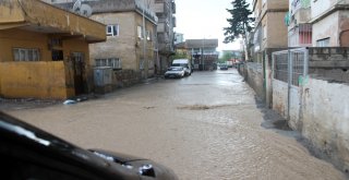 Siirtte Sağanak Nedeniyle Ev Ve İş Yerlerine Su Bastı