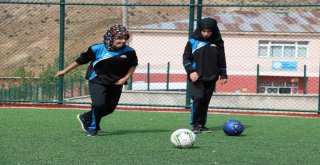 Köyün Altın Kızları Önyargıları Futsalla Yıktı