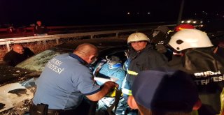 Ters Şeritte Kafa Kafaya Çarpıştılar: 3Ü Çocuk 7 Yaralı