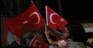 Hadise Zafer Bayramıında Mersinlileri Coşturdu