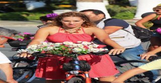 Süslü Kadınlar Turistlerin İlgi Odağı Oldu