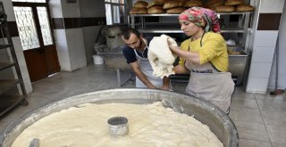 Bu Köy Buram Buram Ekmek Kokuyor