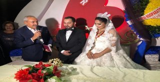 Chp Milletvekilinin Yeğenin Nikahını Ak Partili Belediye Başkanı Kıydı