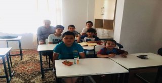 Başkan Yılmazdan Kuran Kursu Öğrencilerine Hediye