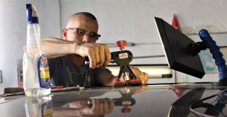 Yüz Binlerce Lira Değerindeki Araçları Orijinalliğini Bozmadan Tamir Ediyor