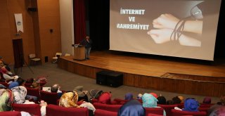 Psikolog Emre Aytekin: “Sosyal Medya Gençleri Yalnızlaştırır”