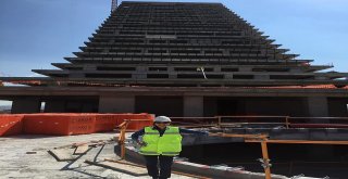 (Özel Haber) Kadın Mimar, “Reflektörlü Montu” İle Buz Pistinde Rüzgar Gibi Esti