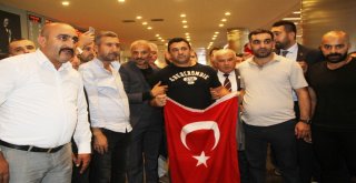 Abdde Serbest Bırakılan Sinan Narin Türkiyeye Döndü