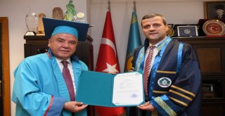 Başkan Böcek, ‘Yüksek Lisans Diplomasını Aldı