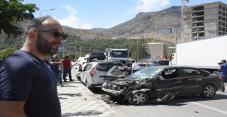 Gümüşhanede Zincirleme Trafik Kazası: 4 Yaralı