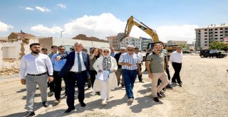 Selçuklu Mahallesinde Yolda Kalan Üç Yapının Yıkımı Gerçekleşti