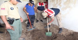 Leylanın Bulunması İçin Metruk Evlerde Kazı Yapıldı