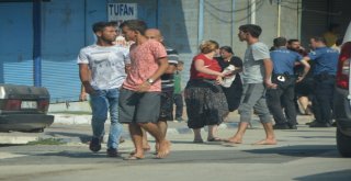 Çocukların Kavgasına Büyükler Katıldı Ortalık Karıştı