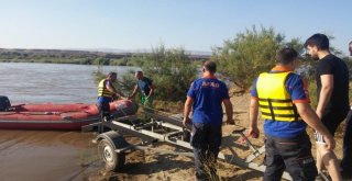 Baraj Kapakları Açılınca Adacıkta Mahsur Kaldılar