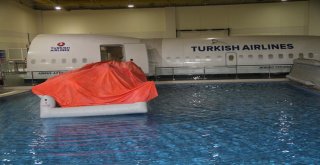 (Özel)Thy Kabin Memurlarına Havuzda Eğitim