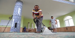 Erdemlide İbadethaneler Periyodik Olarak Temizleniyor