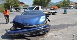 2 Otomobil Kafa Kafaya Çarpıştı: 2Si Çocuk 5 Yaralı