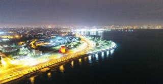 (Özel Haber) İstanbulun Surları Kırmızı Beyaza Büründü