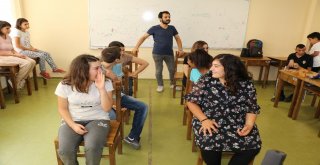 Engelli Çocuklar Yaz Spor Okulunda Yeteneklerini Geliştiriyor