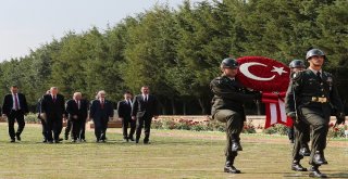 Cumhurbaşkanı Erdoğan Anıtkabiri Ziyaret Etti