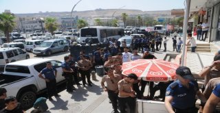 Dövizini Alan Polis Tlye Sahip Çıkmak İçin Sıraya Girdi