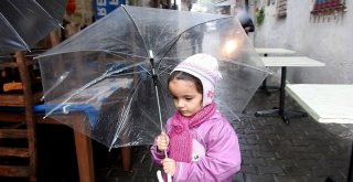 Fırtınadan Çeşme Değil, Ekonomisi Etkilendi