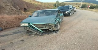 İki Otomobil Kafa Kafaya Çarpıştı : 5 Yaralı