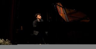 Maltepeli Genç Piyanist Başarılarıyla Göz Kamaştırıyor